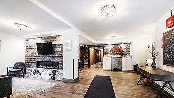 Park Station 113 2 Bedroom Condo by RedAwning