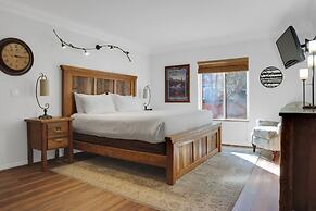 Park Station 113 2 Bedroom Condo by RedAwning