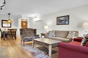 Park Station 113 2 Bedroom Condo by RedAwning