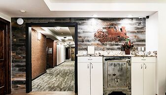 Park Station 113 2 Bedroom Condo by RedAwning