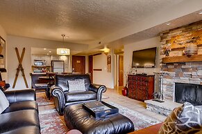 Park Station 140 2 Bedroom Condo by RedAwning