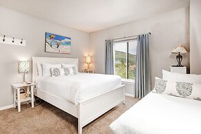 Park Station 140 2 Bedroom Condo by RedAwning