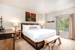 Park Station 140 2 Bedroom Condo by RedAwning