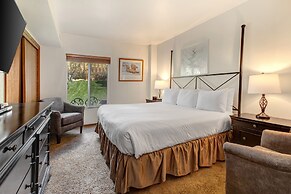 Park Station 218 2 Bedroom Condo by RedAwning