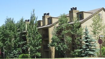 Snowcrest 317 2 Bedroom Condo by RedAwning