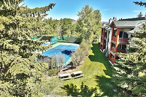 Snow Flower 071 3 Bedroom Condo by RedAwning