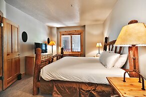 Comstock 204 2 Bedroom Condo by RedAwning