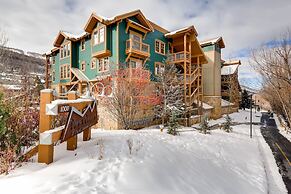 Town Pointe C304 3 Bedroom Condo by RedAwning