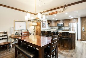 Park Station 227 & 229 5 Bedroom Condo by RedAwning