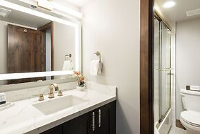 Park Station 227 & 229 5 Bedroom Condo by RedAwning