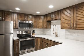 Park Station 227 & 229 5 Bedroom Condo by RedAwning