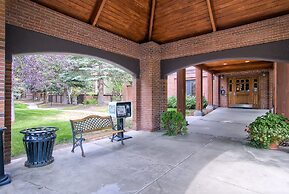 Park Station 227 & 229 5 Bedroom Condo by RedAwning