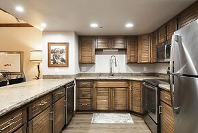 Park Station 227 & 229 5 Bedroom Condo by RedAwning