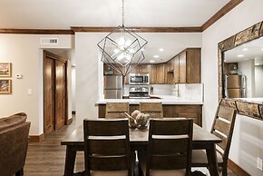 Park Station 227 & 229 5 Bedroom Condo by RedAwning