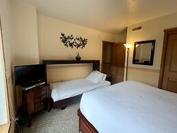 Park Station 139 2 Bedroom Condo by RedAwning