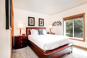 Park Station 139 2 Bedroom Condo by RedAwning