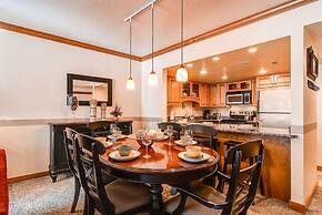 Park Station 139 2 Bedroom Condo by RedAwning