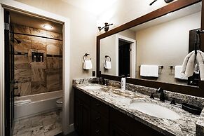 Woodside Haus 3 Bedroom Home by RedAwning