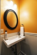 Woodside Haus 3 Bedroom Home by RedAwning