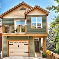 Woodside Haus 3 Bedroom Home by RedAwning