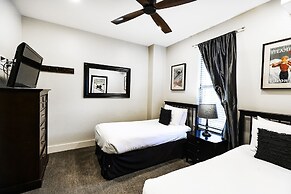 Woodside Haus 3 Bedroom Home by RedAwning