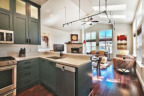 Woodside Haus 3 Bedroom Home by RedAwning