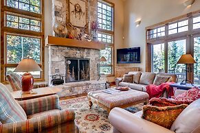 Red Pine Residence 6 Bedroom Home by RedAwning