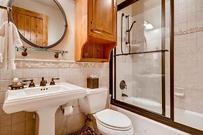 Red Pine Residence 6 Bedroom Home by RedAwning