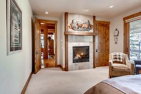 Red Pine Residence 6 Bedroom Home by RedAwning