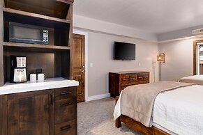 Park Station 213 2 Bedroom Condo by RedAwning