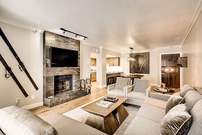 Park Station 213 2 Bedroom Condo by RedAwning