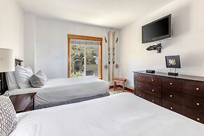 Park Station 147 2 Bedroom Condo by RedAwning