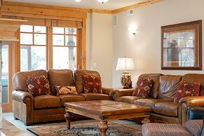 Town Pointe C201 3 Bedroom Condo by RedAwning