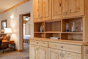 Town Pointe C201 3 Bedroom Condo by RedAwning