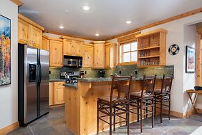 Town Pointe C201 3 Bedroom Condo by RedAwning