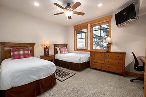 Town Pointe C201 3 Bedroom Condo by RedAwning