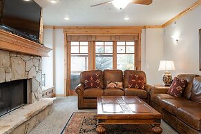 Town Pointe C201 3 Bedroom Condo by RedAwning