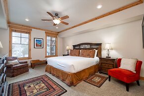 Town Pointe C201 3 Bedroom Condo by RedAwning