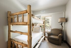 Park Station 229 3 Bedroom Condo by RedAwning