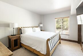 Park Station 229 3 Bedroom Condo by RedAwning