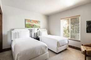 Park Station 229 3 Bedroom Condo by RedAwning