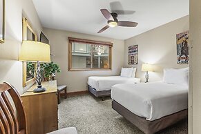 Snow Flower 007 3 Bedroom Condo by RedAwning