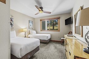 Snow Flower 007 3 Bedroom Condo by RedAwning