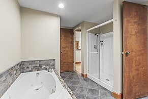 Snow Flower 007 3 Bedroom Condo by RedAwning