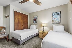 Snow Flower 007 3 Bedroom Condo by RedAwning