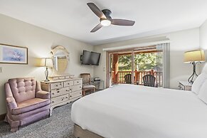 Snow Flower 007 3 Bedroom Condo by RedAwning