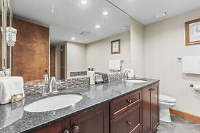 Snow Flower 007 3 Bedroom Condo by RedAwning