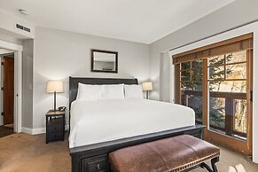 Town Pointe C101 3 Bedroom Condo by RedAwning