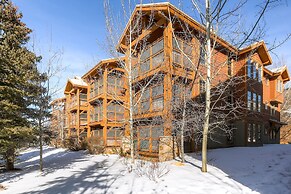 Town Pointe C101 3 Bedroom Condo by RedAwning