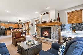 Town Pointe C101 3 Bedroom Condo by RedAwning